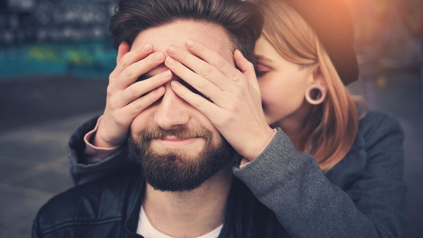 AXA-Partnerschaftsstudie: Frauen sind Freunde wichtiger als Männern