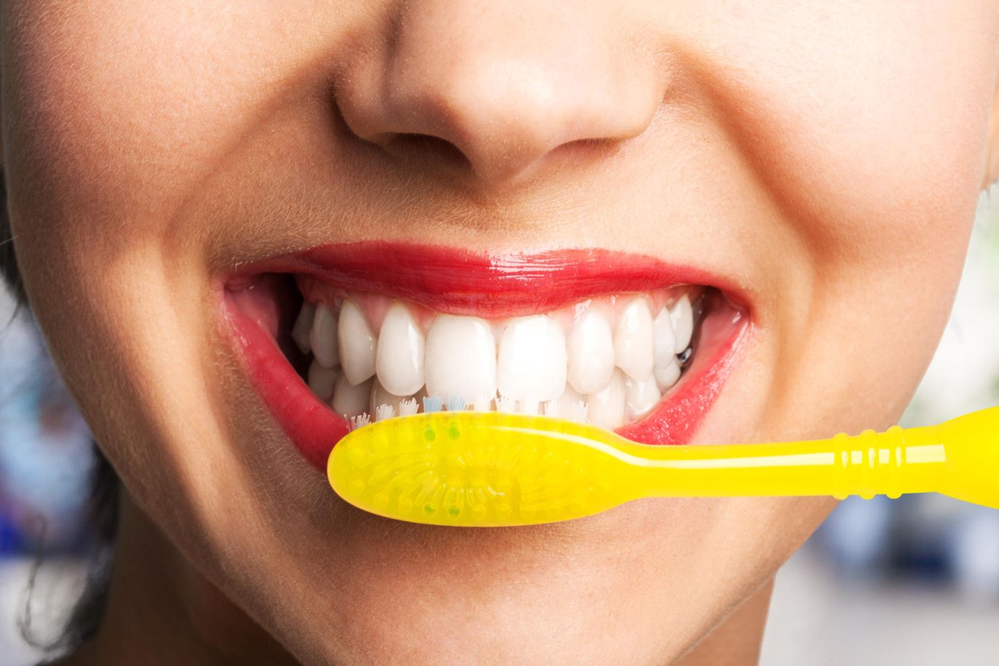zahn pflege zähne putzen zähne whitening pen zahnmedizin reinigung mundhygiene 
