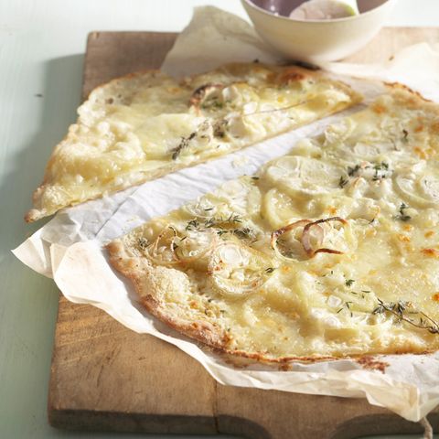 Knoblauchpizza Mit Mozzarella Brigitte De