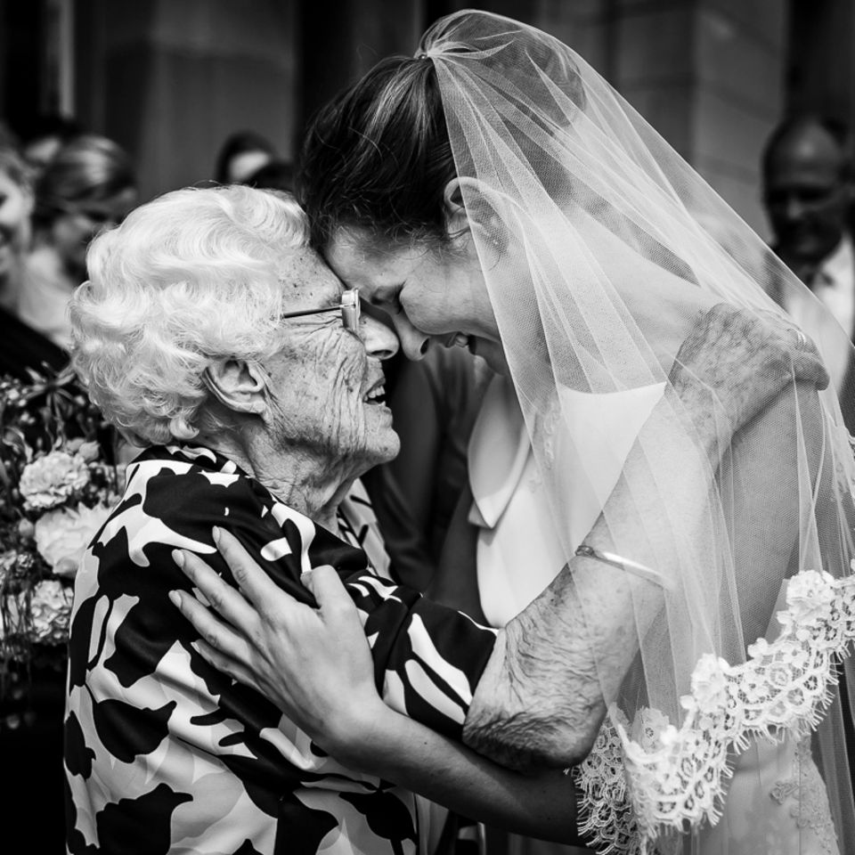 Hochzeitsfoto: Braut mit Oma