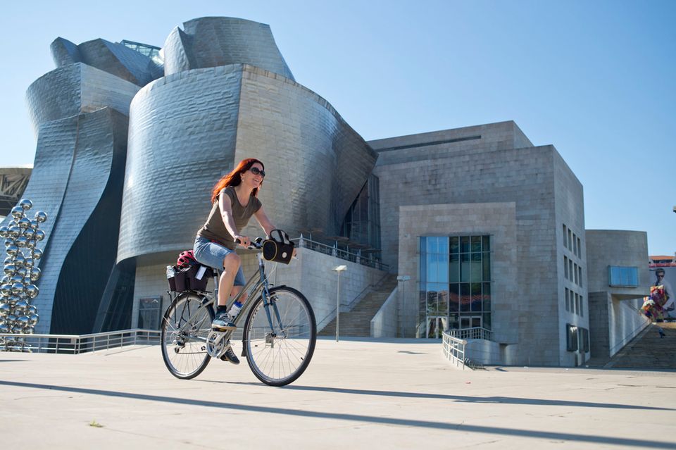 Los geht's! Die Radtour an Nordspaniens Küste startet am weltberühmten Guggenheim-Museum in Bilbao. 
