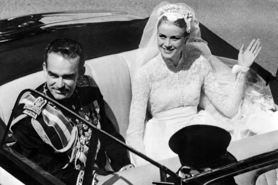 Promifrauen und ihre TRaumprinzen: Grace Kelly mit Fürst Rainier im Auto