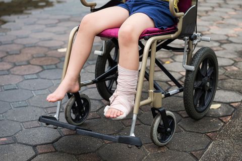 Wie furchtbar! Mutter soll Kinder in Rollstuhl gezwungen und Sozialleistungen erschlichen haben