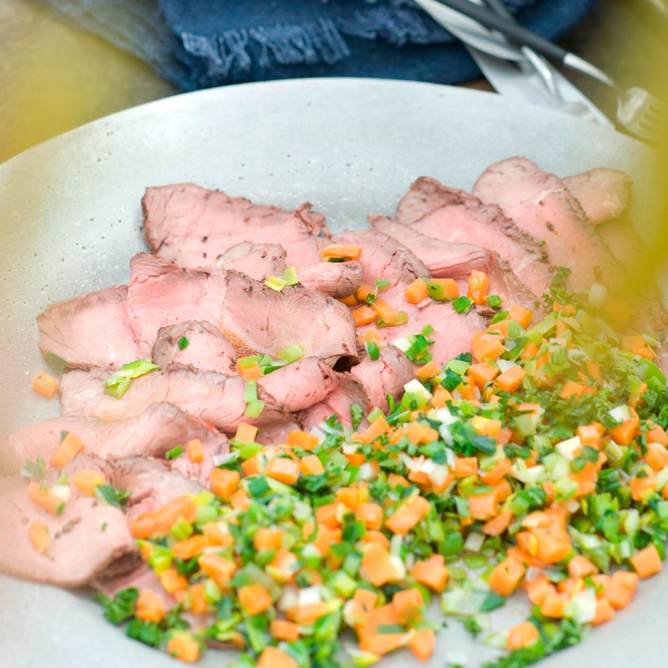 Rostbeef mit Suppengrünsalat