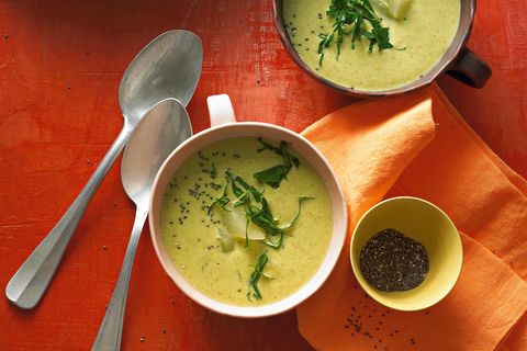 Grüne Kohlrabi-Apfel-Suppe mit Ingwer