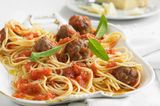 Spaghetti mit Hackbällchen und Tomatensoße