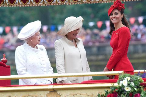 Duchess Kate with Queen Elizabeth and Camilla Parker Bowles "loading =" lazy