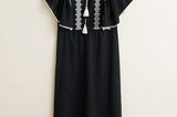 Prinzessin Sofia von Spanien hat sich in dieses schwarze Bohokleid verliebt – und wer kann es ihr verdenken? Für gerade einmal 60 Euro bekommt ihr es bei Mango.