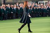 Schuhe der Royals: Herzogin Kate geht über eine Wiese