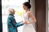 Letzter Wunsch: Braut besucht ihre Oma im Hochzeitskleid