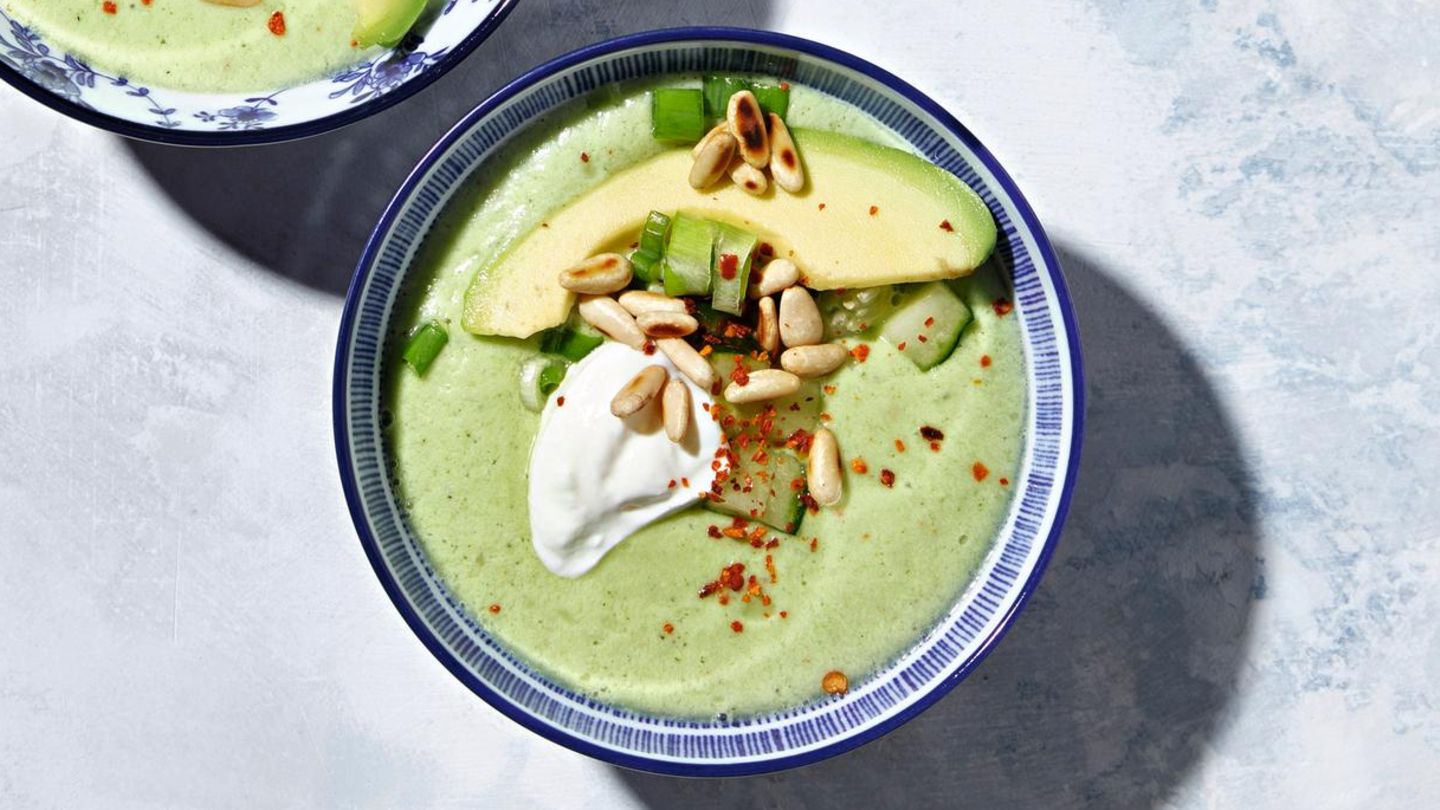 Kalte Gurken-Avocado-Suppe | BRIGITTE.de
