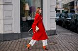 Copenhagen Streetstyle: Frau in rotem Mantel