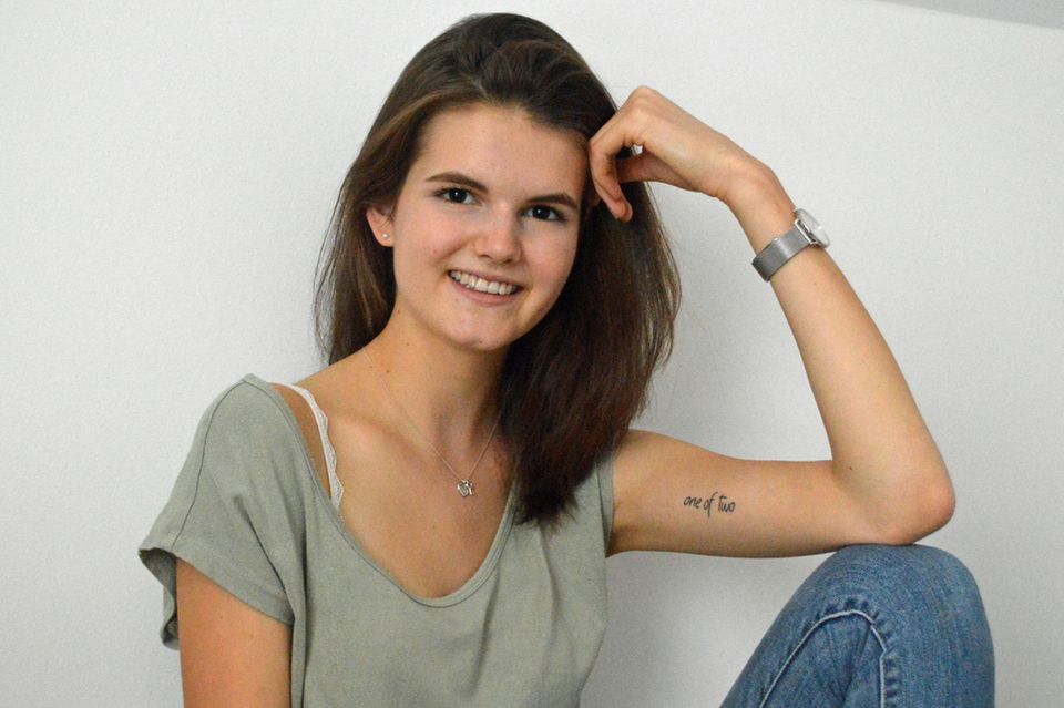 Wie eine junge Frau den Tod ihres Bruders verkraftet: Verena zeigt ihr Tattoo