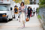 New York Fashion Week 2019: Frau mit Kimono auf der Strasse