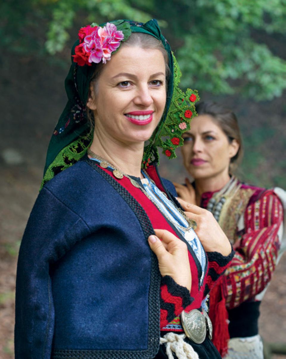 Bulgarien Urlaub: Die besten Tipps: Verkleidete Frau
