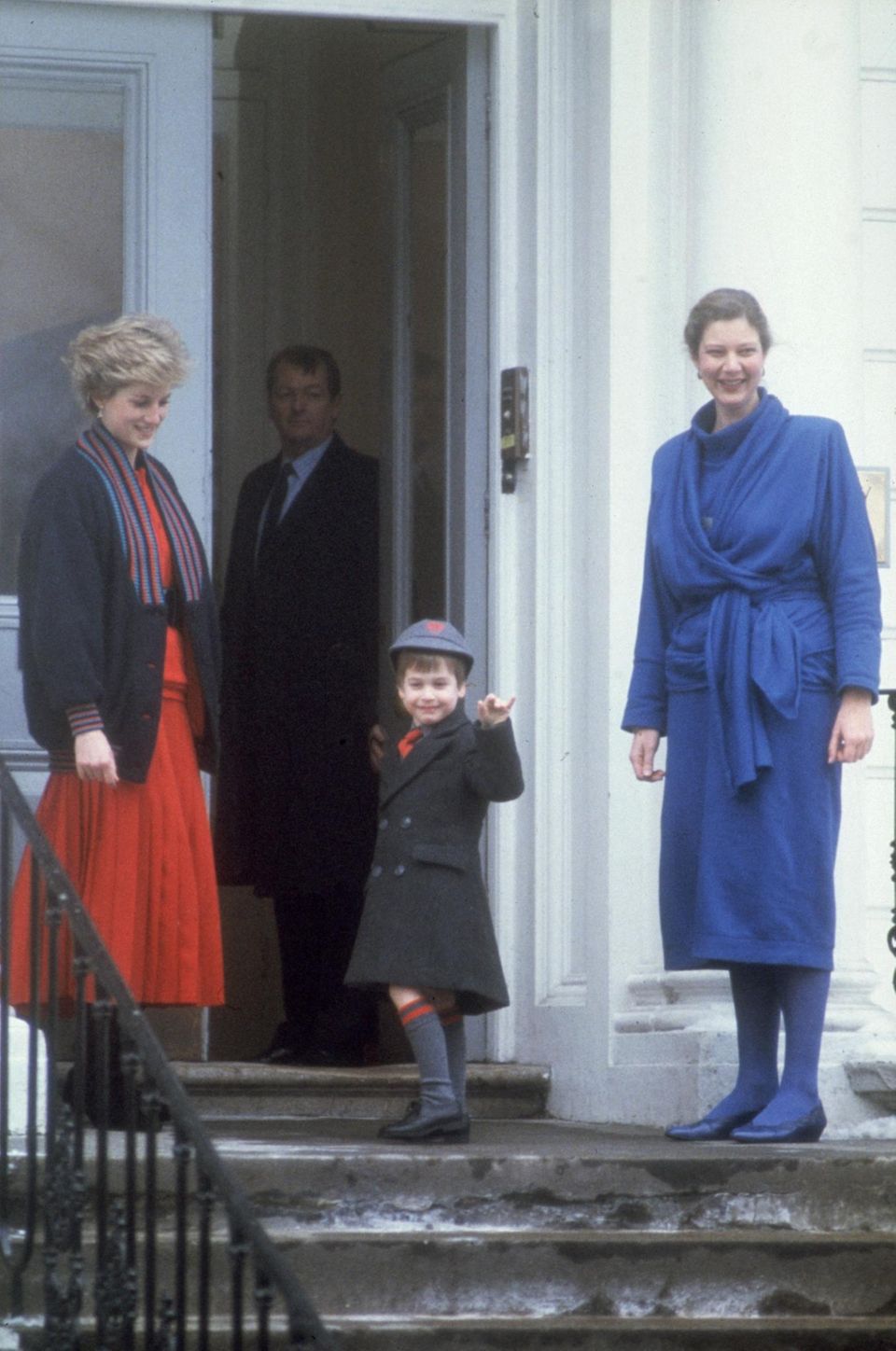 Royals Erster Schultag: Prinz William auf der Treppe vor seiner Schule