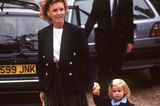 Royals Erster Schultag: Prinzessin Beatrice hält die Hand ihrer Mama