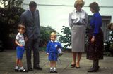 Royals Erster Schultag: Prinz Harry mit seiner Lehrerin und Familie