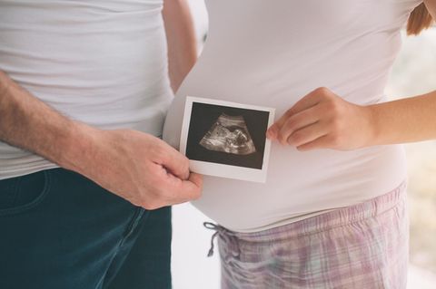 Künstliche Befruchtung: Weißes Paar bekommt asiatisches Baby
