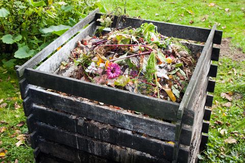 Kompost anlegen: Komposthaufen aus Holzlatten