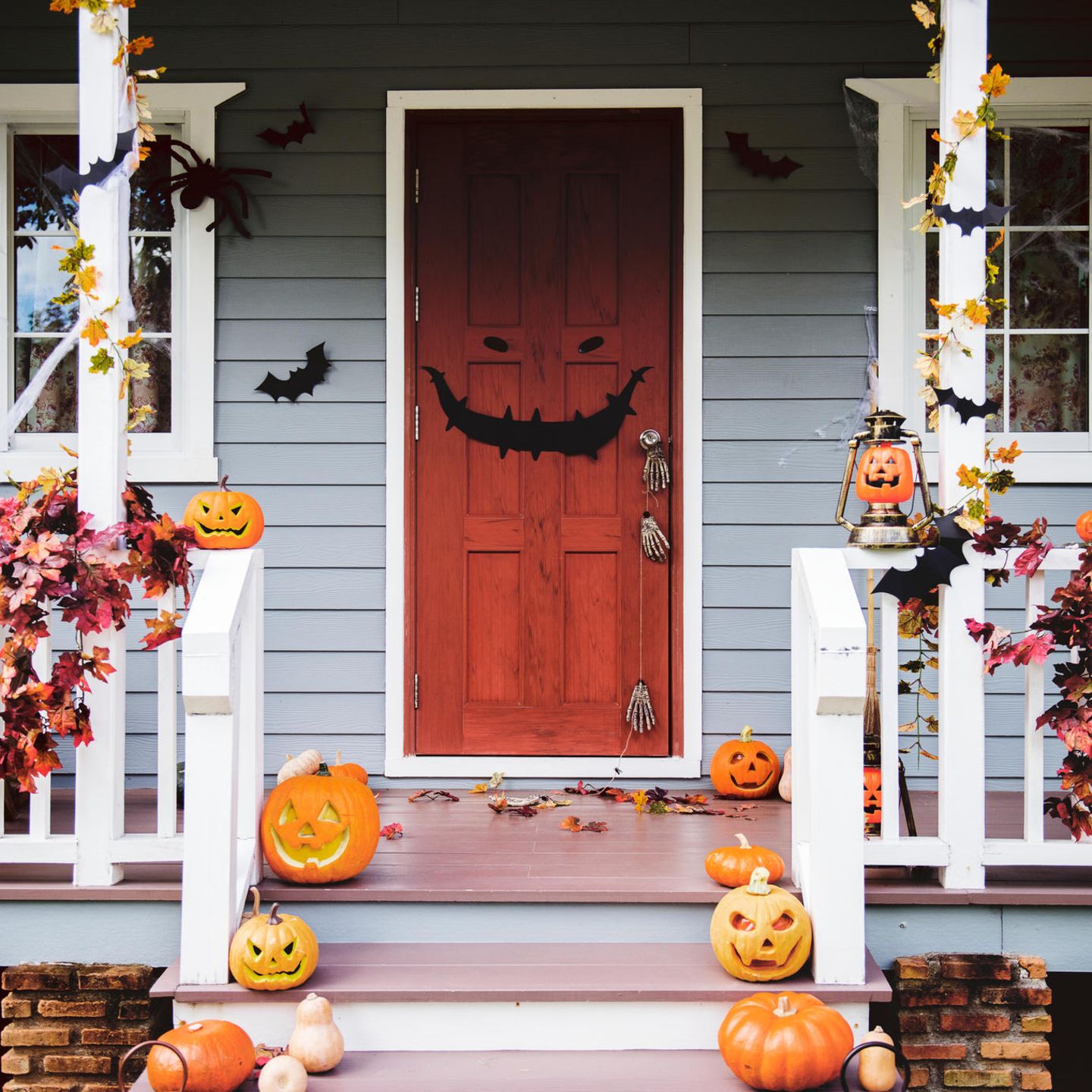 Halloween Deko basteln: geschmückte Veranda