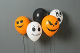 Halloween Deko basteln: Luftballons mit Gesichtern