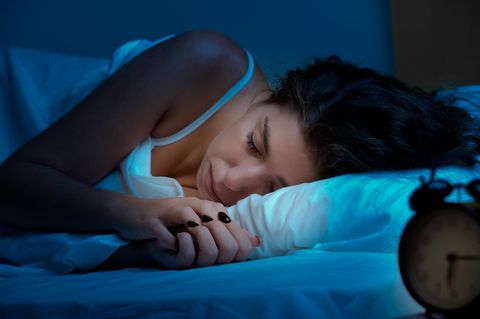 Schlechter Schlaf: Frau schläft