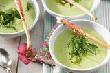 Gurken-Kefir-Suppe mit grünem Spargel