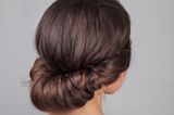 Frisuren selber machen: Frau mit eingedrehten Haaren