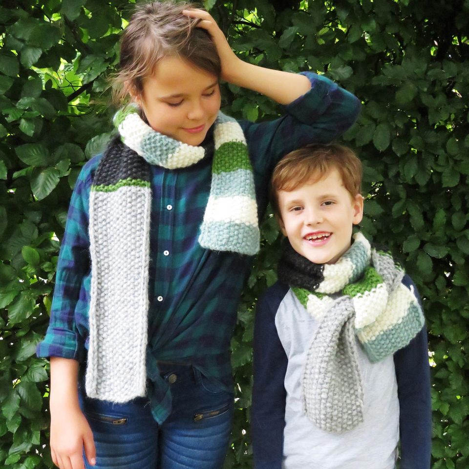 Schal fürs Leben 2019 - Kinderschal: Junge und Mädchen mit Schal.