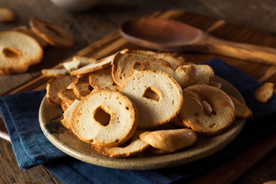 Brotchips Selber Machen: So Gelingt Der Leckere Snack | BRIGITTE.de