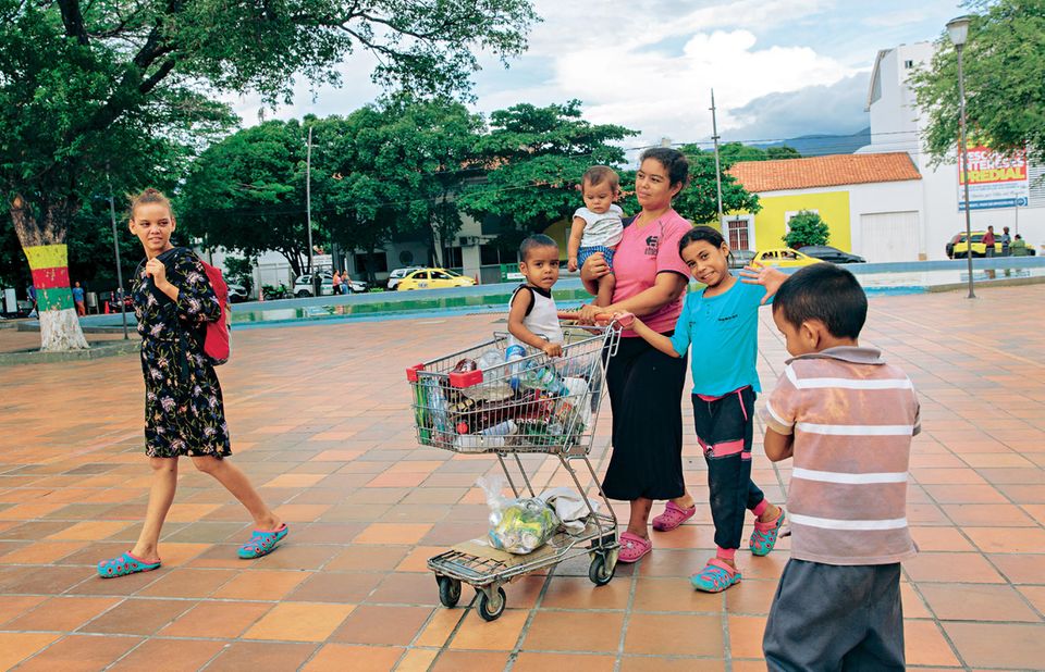 Venezuela-Flüchtlinge: Das müssen die Frauen durchleben: Frau mit ihren Kindern