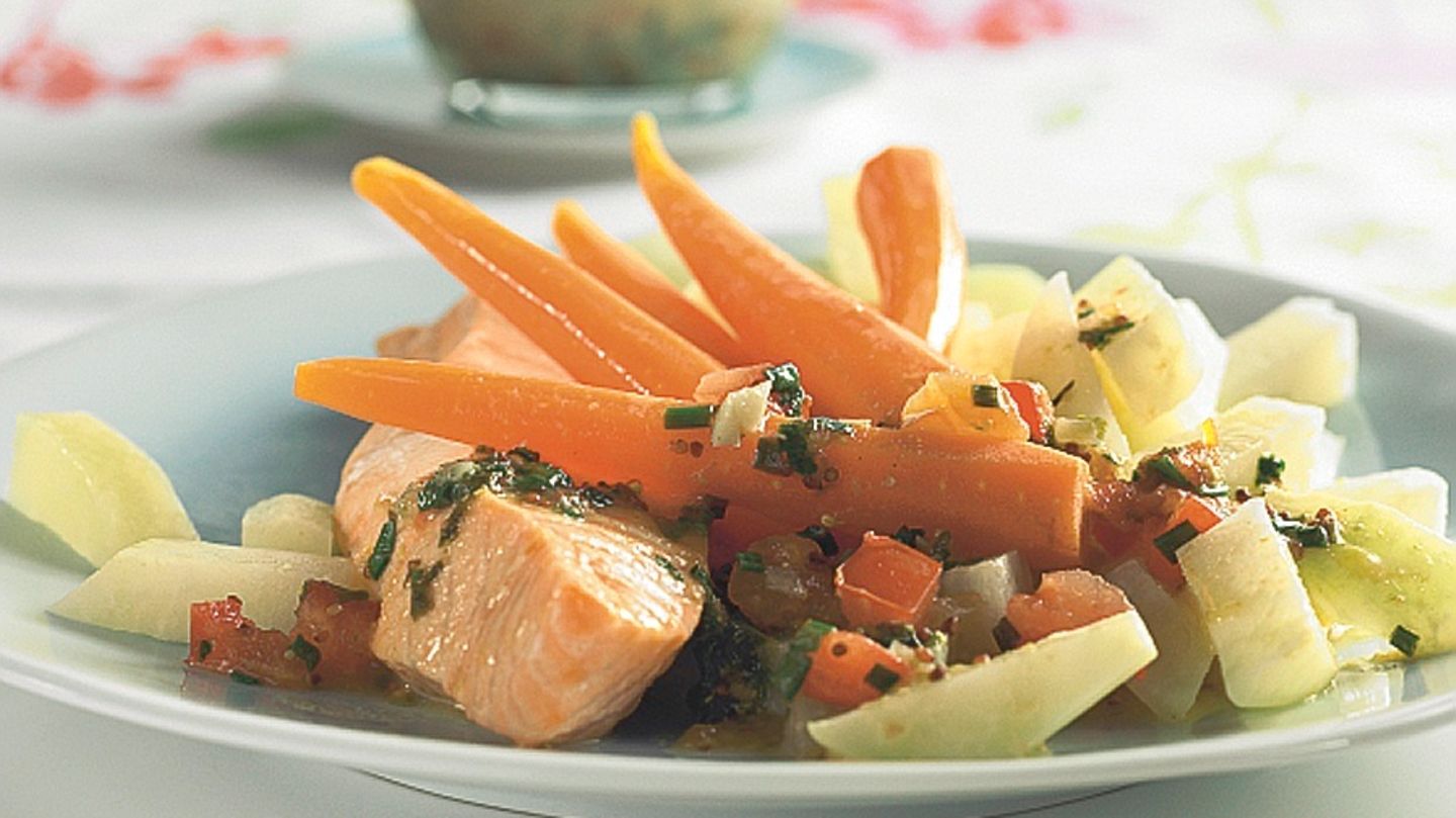 Lachs mit Senf-Tomaten-Soße | BRIGITTE.de Lachs mit Senf-Tomaten-Soße | BRIGITTE.de