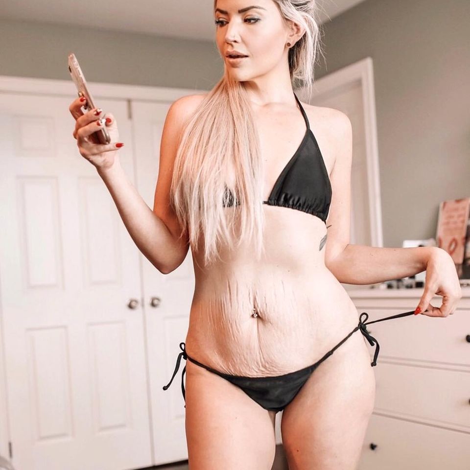 Sarah Nicole Landry feiert ihren Mama-Körper als "thebirdspapaya" auf Instagram