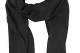schwarzer Strickschal