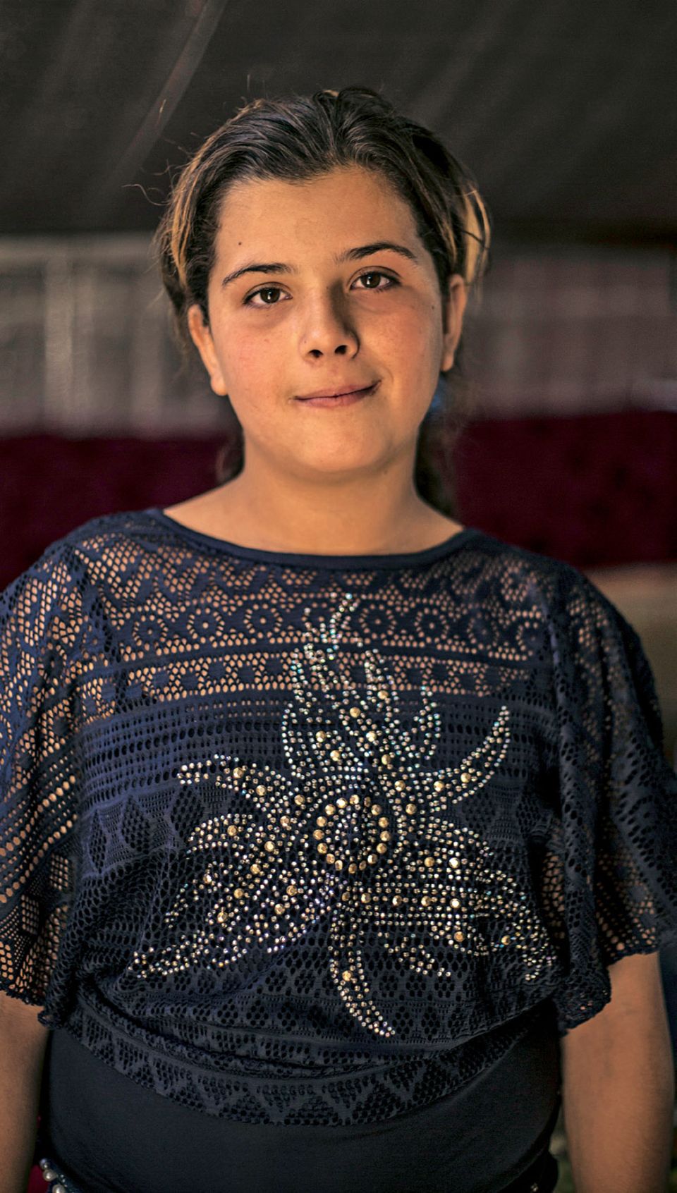 Spendenaktion für syrische Flüchtlingskinder mit „Ein Schal fürs Leben“: Zwölfjähriges Mädchen