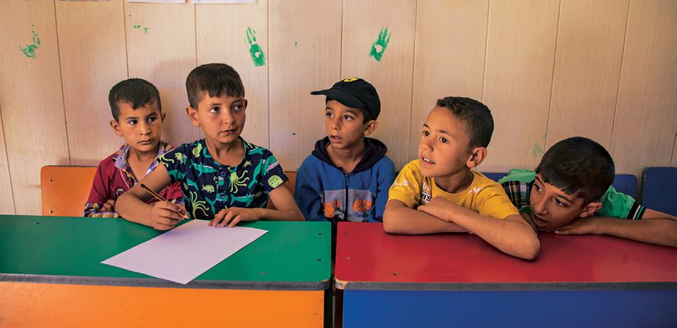 Spendenaktion für syrische Flüchtlingskinder mit „Ein Schal fürs Leben“: 5 Kinder