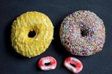 Halloween DIY für Kinder - 4 Anleitungen : Donuts und Vampirgebisse