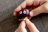 Halloween DIY für Kinder - 4 Anleitungen: Kastanie mit Klebeband