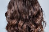 Einfache Frisuren: Frau mit offenen Haaren