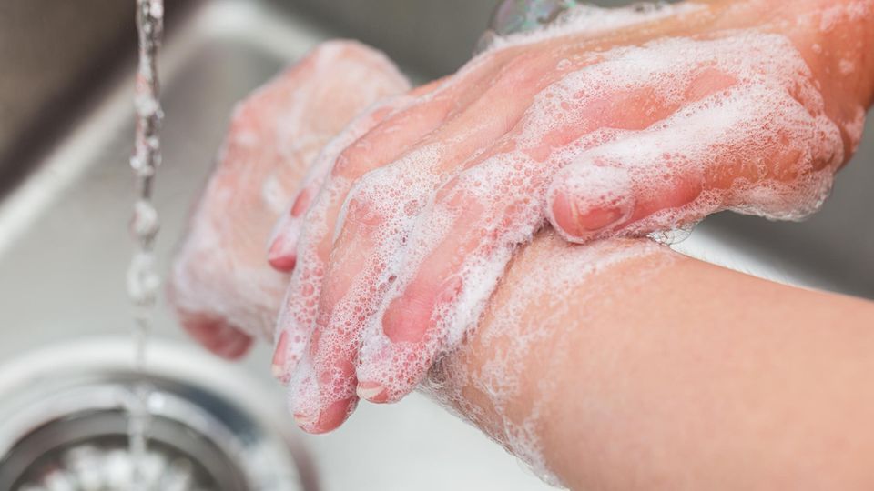 Händewaschen - diesen Trick müsst ihr probieren!