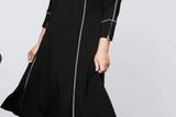 Ein schwarzes Kleid kann jeder. Mit raffinierten Nähten in Weiß wird aus einem schlichtem Herbstkleid allerdings im Nu ein angesagter Signature-Look. Von Sheego, um 70 Euro.