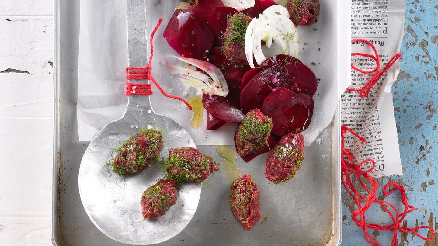 Tatarnocken auf Gemüsecarpaccio | BRIGITTE.de Tatarnocken auf Gemüsecarpaccio | BRIGITTE.de