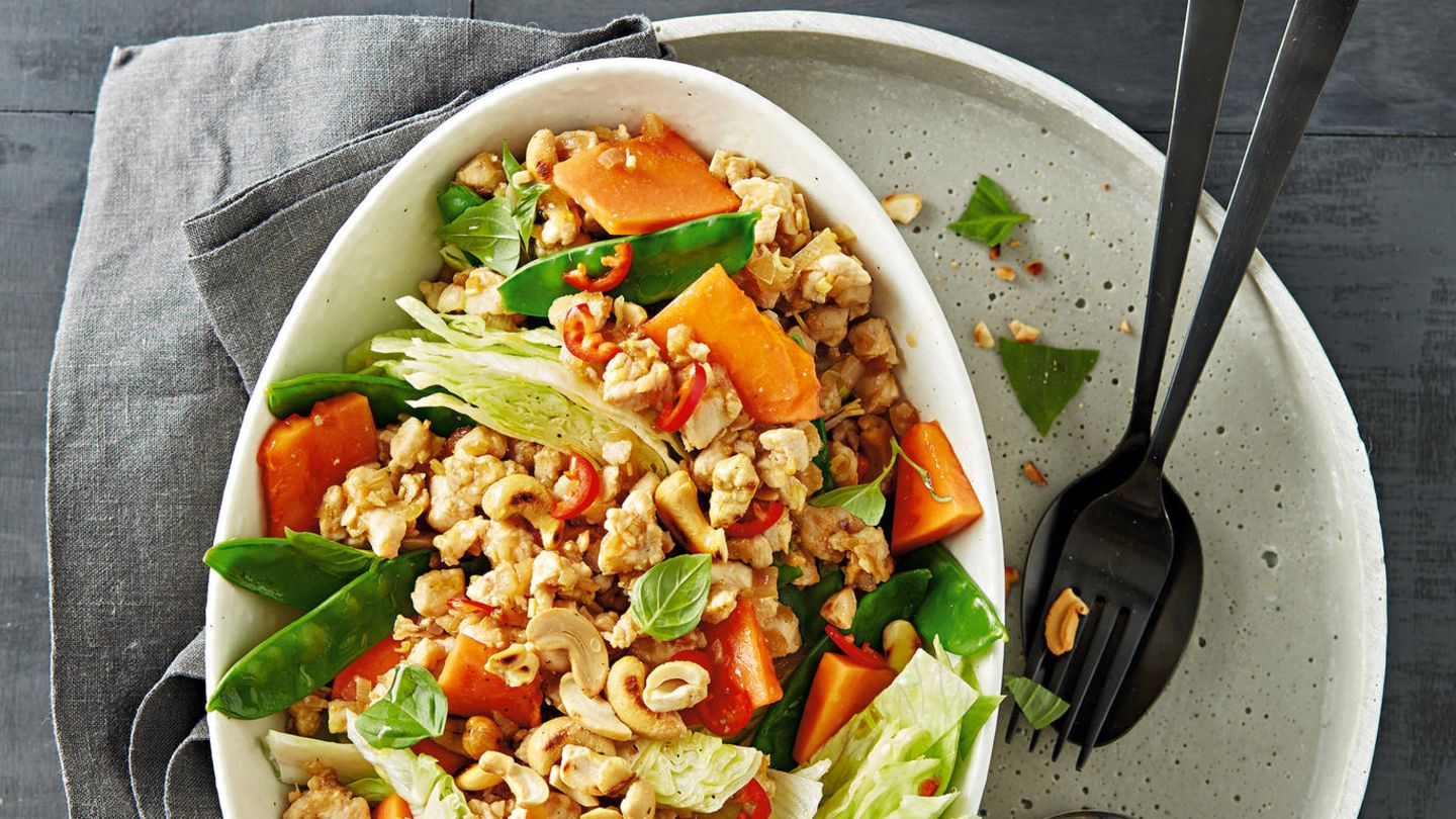 Thai-Salat mit Hähnchen und Papaya | BRIGITTE.de