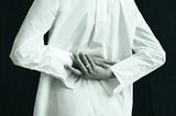 Frauen in Männermode: Lässige Looks: weißes oversized Hemd