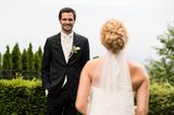 Hochzeit auf den ersten Blick: Bräutigam steht Braut gegenüber
