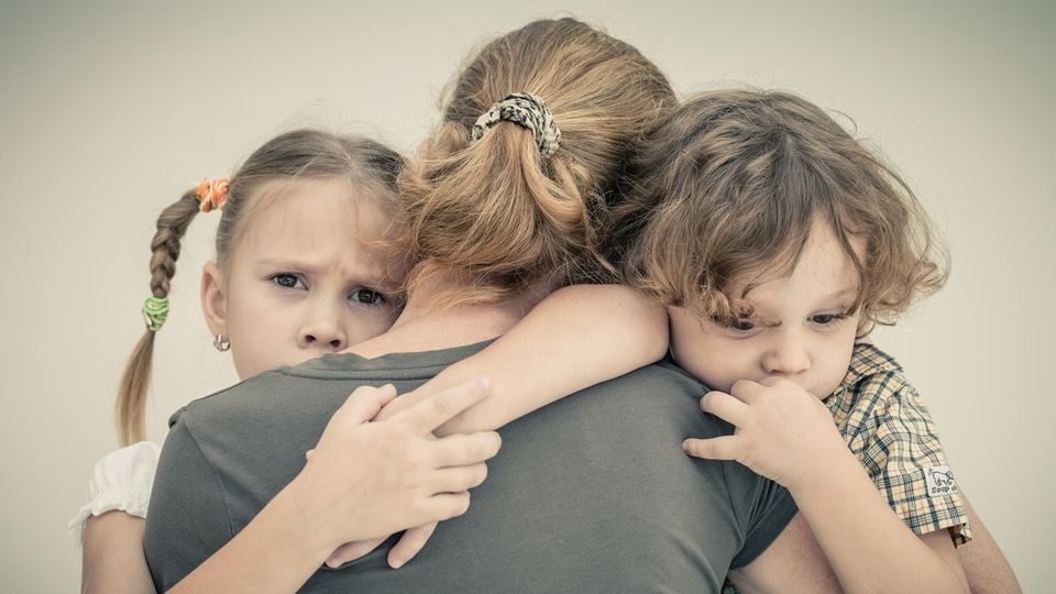Hartz IV Mutter gibt ihre Kinder ab: Der Grund ist grauenvoll Hartz IV Mutter gibt ihre Kinder ab: Der Grund ist grauenvoll