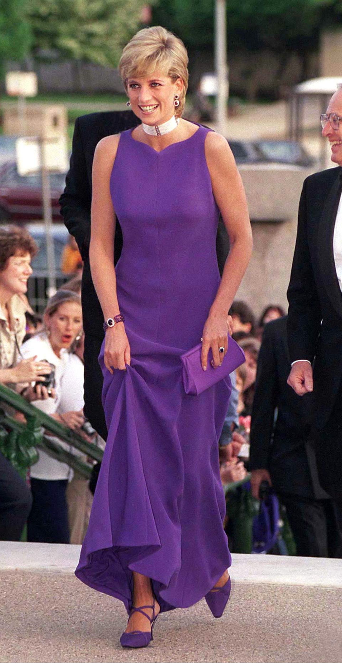 Lady Dianas Looks: Prinzessin Diana im lila Kleid