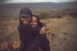 Sara Nuru mit ihrer Schwester Sali in Äthiopien