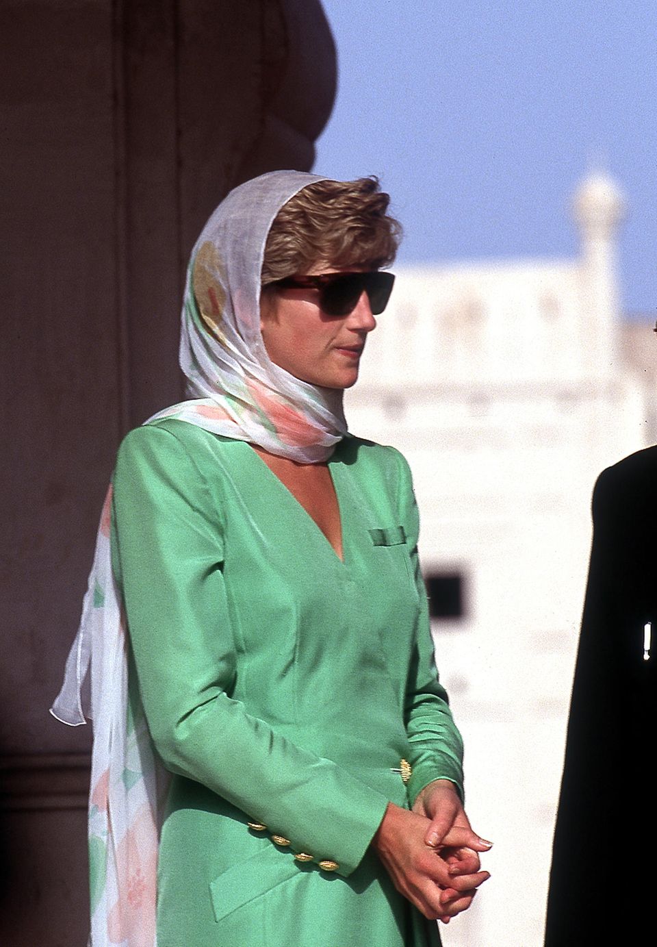 Lady Dianas Looks: Prinzessin Diana mit Kopftuch
